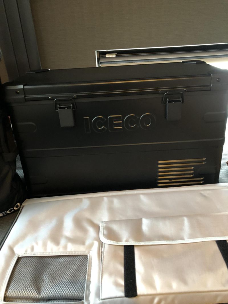 6周年記念 APL35 Black ポータブル冷蔵庫 車載用冷蔵庫 35L | ICECO