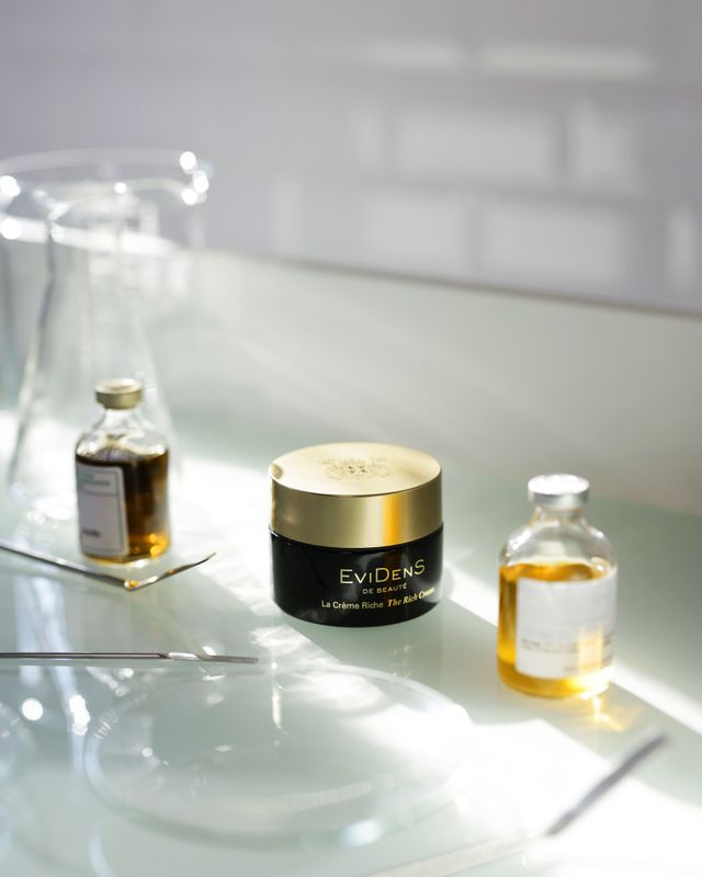 エヴィドンス ドゥ ボーテ：日本の贅沢さでスキンケアを高めましょう