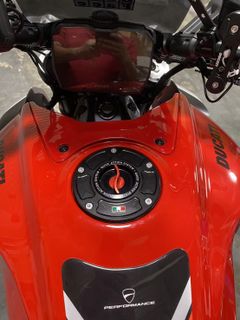 あすつく TWM レーシングタンクキャップ クイック DUCATI