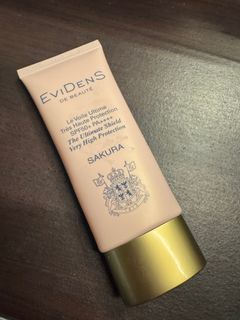 ル ヴォワル プロテクション SPF50+ PA++++
