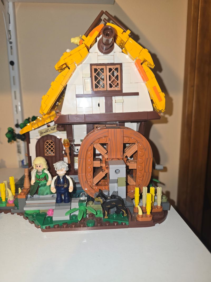 Medieval Water Mill – Lumibricks